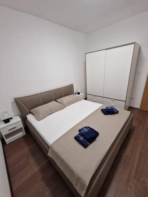Obiteljski Stan Kastel Luksic Apartman Kaštela Kültér fotó