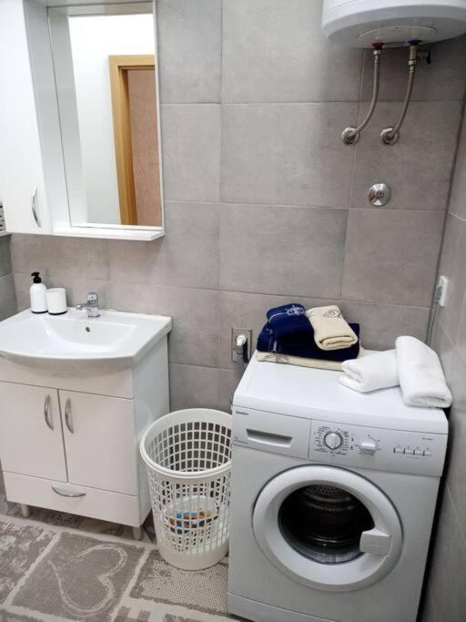 Obiteljski Stan Kastel Luksic Apartman Kaštela Kültér fotó