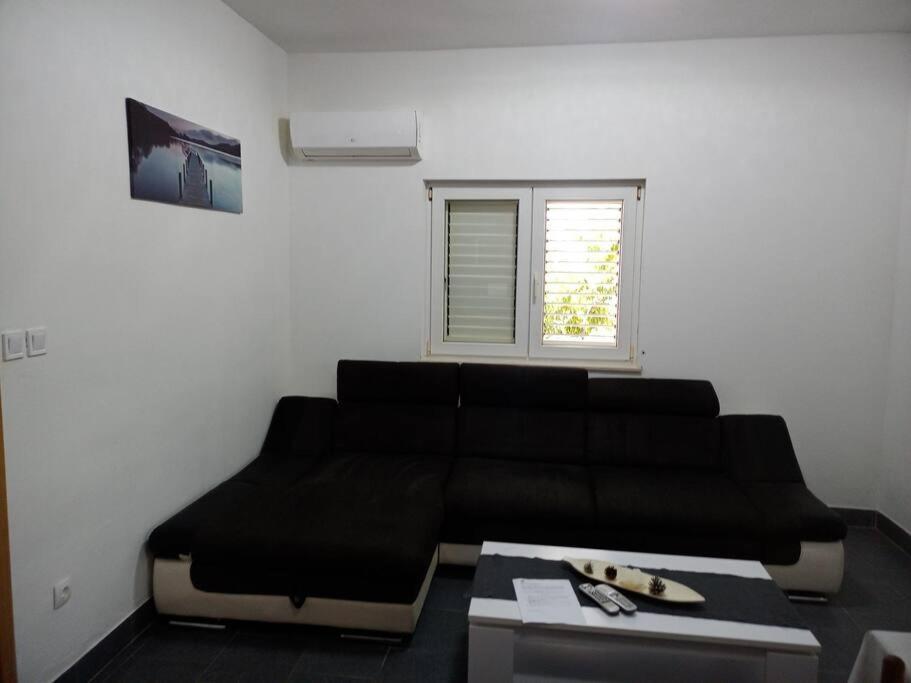 Obiteljski Stan Kastel Luksic Apartman Kaštela Kültér fotó